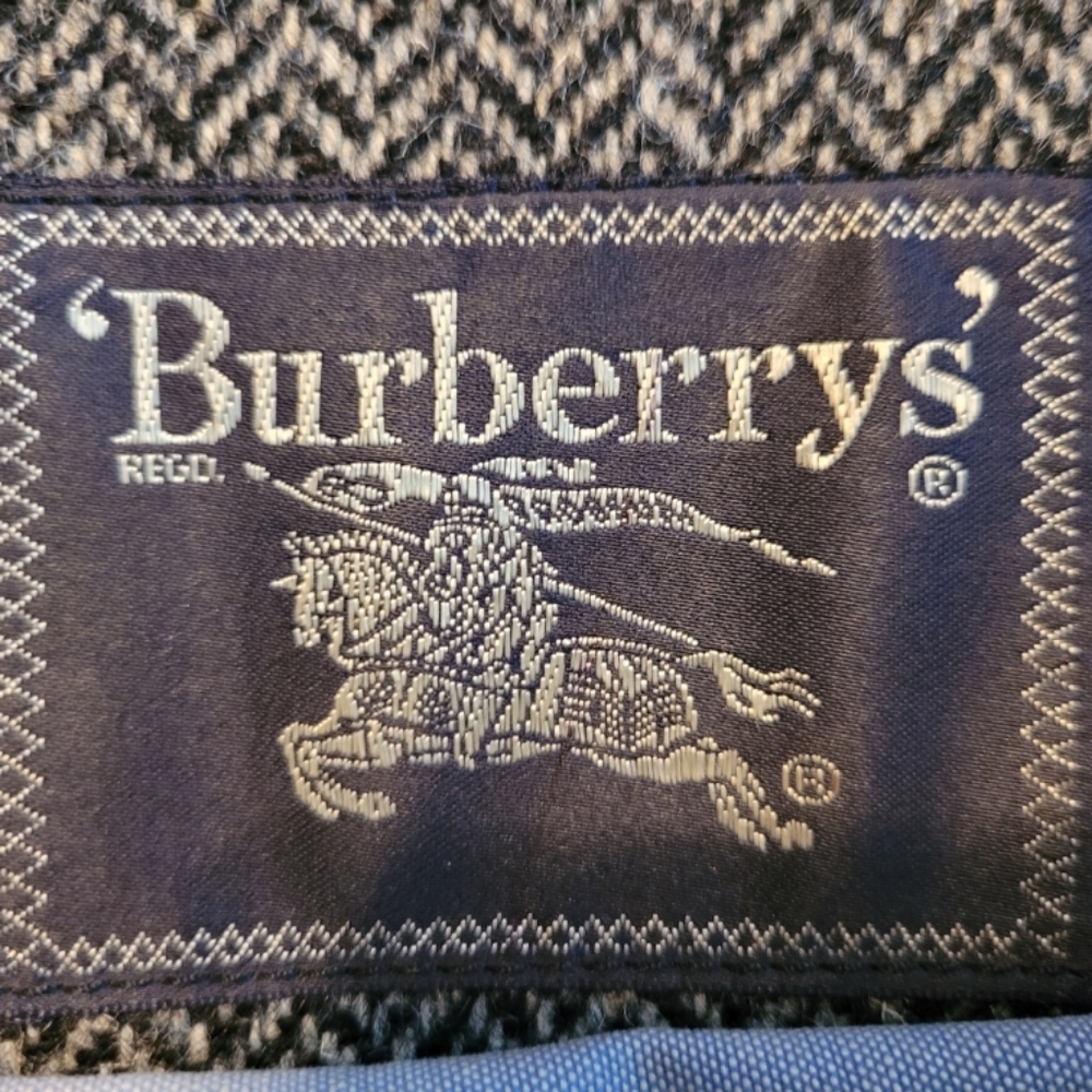 BURBERRYS Chic Black and White Herringbone Tote Bag - Picture 9 of 9